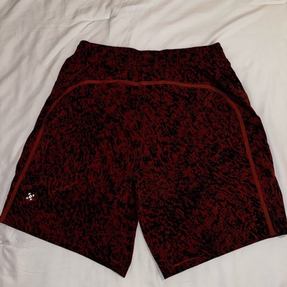 Lululemon 9"L Linerless Roller Red Pace Breaker Shorts - Picture 2 of 2